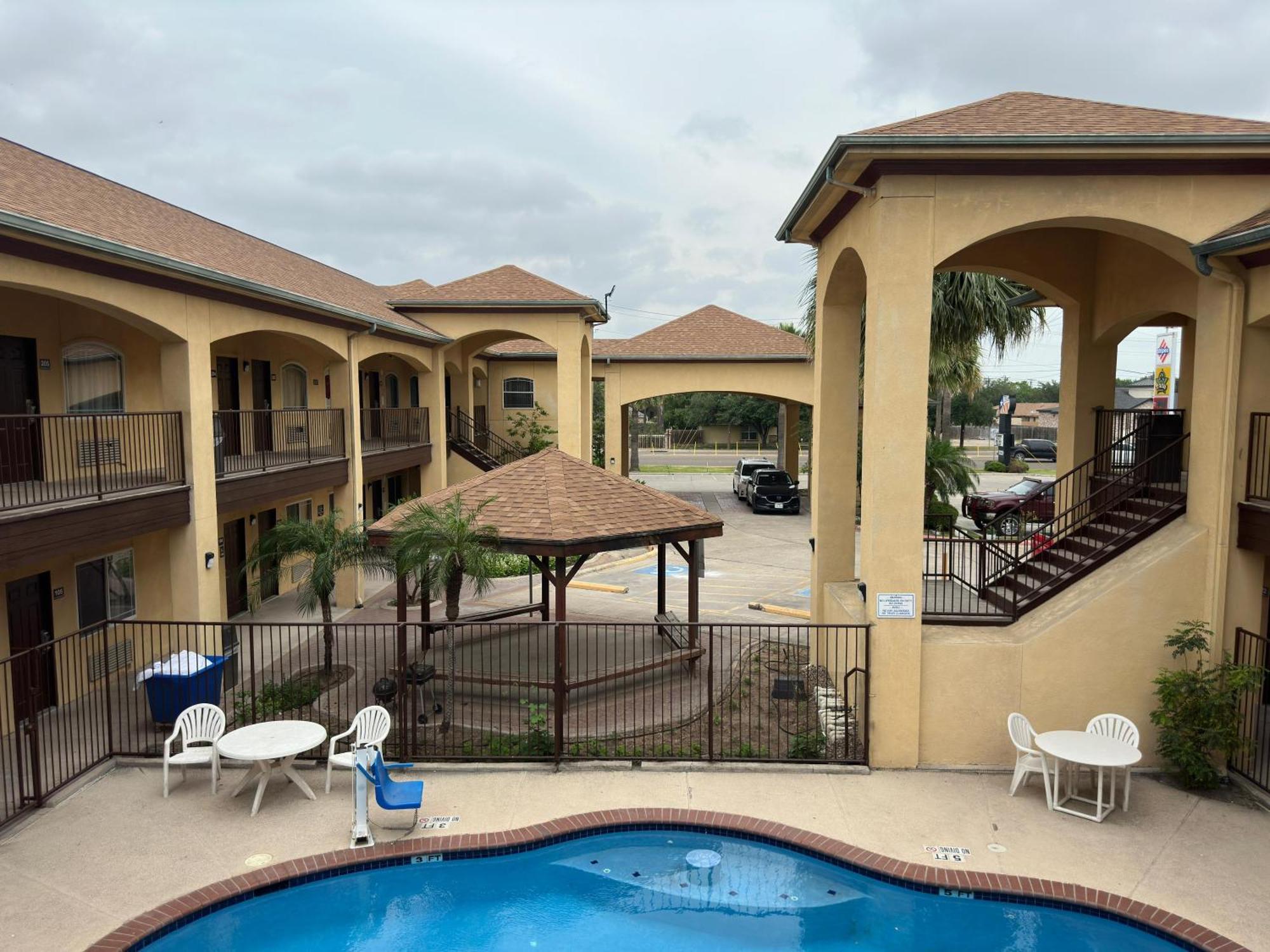Texas Inn&Suites Edinburg Exterior foto